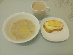 5 день, завтрак:
Батон, масло, сыр.
Суп молочный с гречкой.
Кофейный напиток.