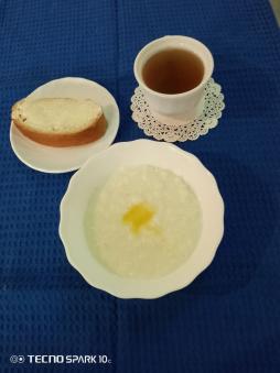 6 день, завтрак :
Батон с маслом.
Каша молочн. рисовая с маслом.
Чай с сахаром.